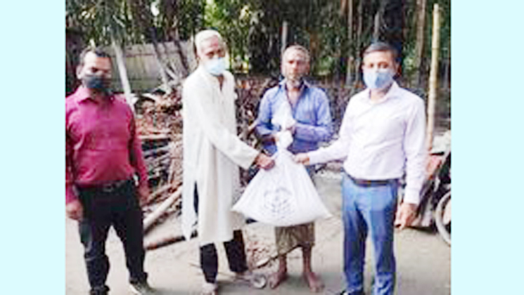কালীগঞ্জে বজ্রপাতে গবাদিপশু পুড়িয়ে যাওয়া সেই পরিবারকে খাদ্য সহায়তা 