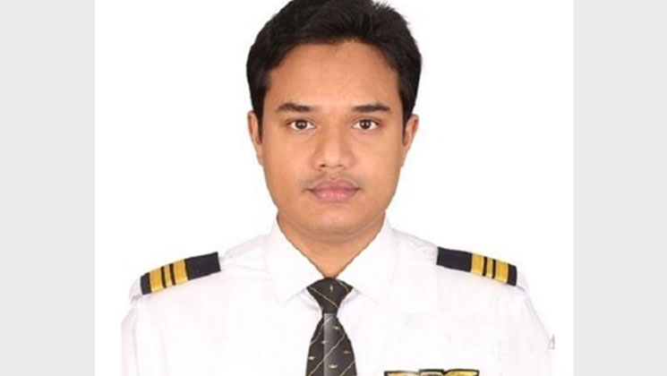 যেভাবে ১২৪ যাত্রীর প্রাণ বাঁচালেন ঝিনাইদহের পাইলট মোস্তাকিম