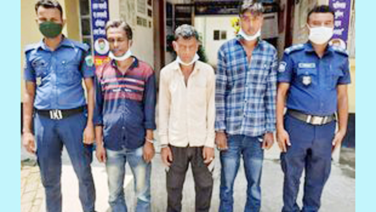 নন্দীগ্রামে ৭ম শ্রেণীর ছাত্রী অপহরণ ও মাদকসহ গ্রেফতার-৩ 