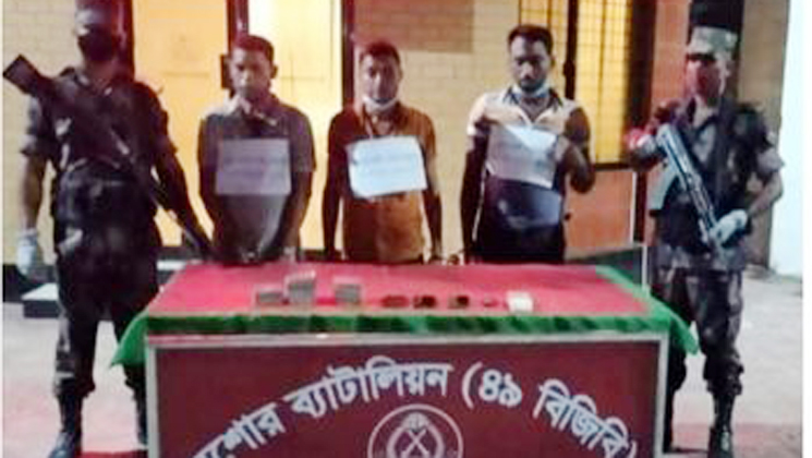 বেনাপোলে ৩১ টি পাসপোর্টসহ আটক ৩ 