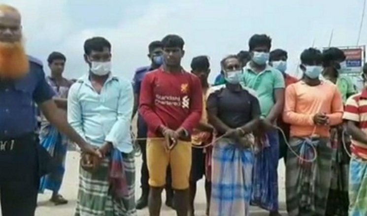 ভারতীয় ১৩ জেলেকে জেল হাজতে প্রেরণ