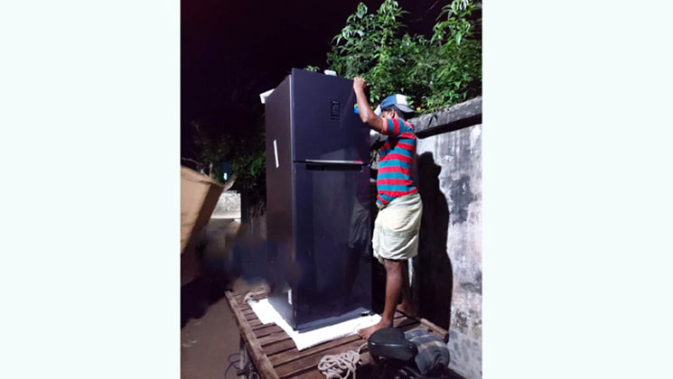 স্যামসাংয়ের ফ্রিজ কিনে বিপাকে ক্রেতা