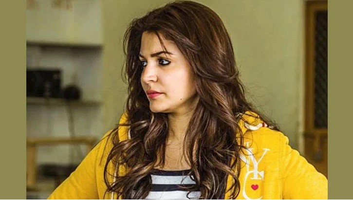 সোশ্যাল মিডিয়ায় গর্জে উঠলেন আনুশকা শর্মা