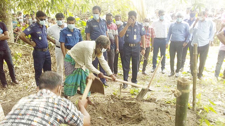 বাগাতিপাড়ায় কবর থেকে বৃদ্ধের লাশ উত্তোলন