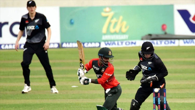 ৩২ রানে ৪ উইকেট হারিয়ে বিপদে বাংলাদেশ