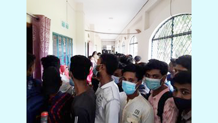 গাজীপুরে এইচএসসি ফরম পূরণে অতিরিক্ত অর্থ আদায়