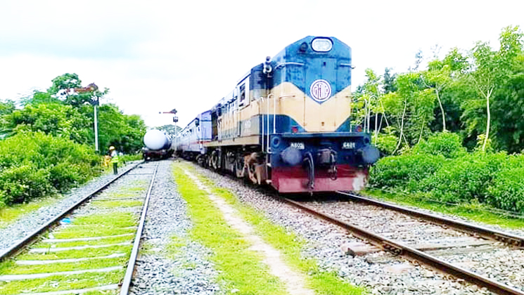 ঢাকার সঙ্গে ৫ ঘণ্টা পর তিন বিভাগের রেল চলাচল স্বাভাবিক