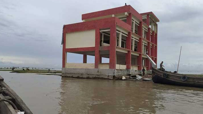 দেড় কোটি টাকার স্কুল ভবন ৪০ হাজারে বিক্রি