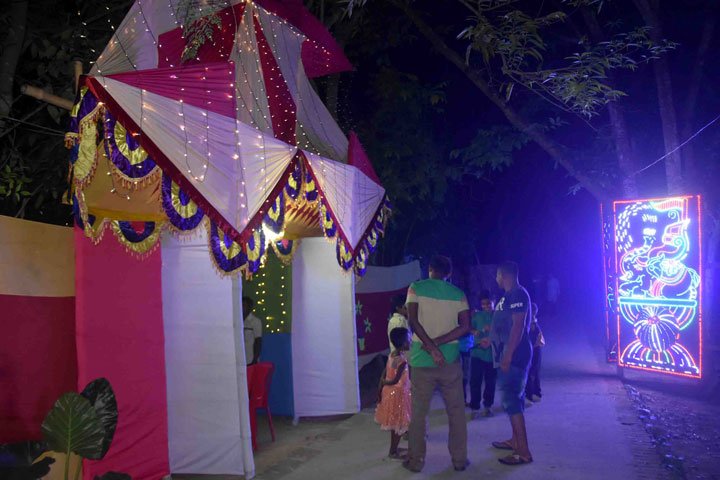৫ লাখ টাকা কাবিনে দাদিকে বিয়ে করলেন নাতি