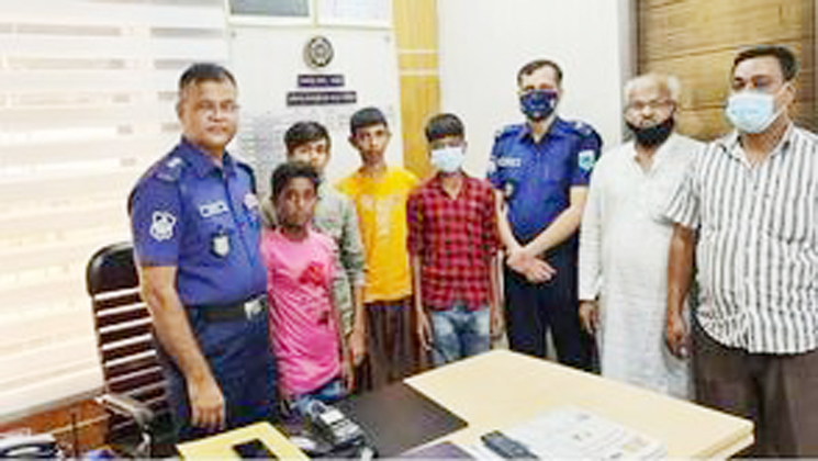নন্দীগ্রামের ভ্রমণ পিপাসু ৪শিশু ঢাকা থেকে উদ্ধার