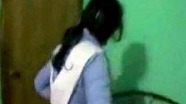 স্কুলছাত্রীকে ধর্ষণ ও ধর্ষণের দৃশ্য ধারণ করে চাঁদা দাবি