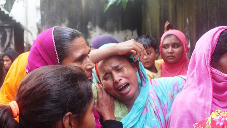 বন্ধ ঘরে রক্তাক্ত দেহ