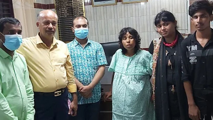 নিখোঁজের ১০ বছর পর সন্তানদের কাছে ফিরলেন মা