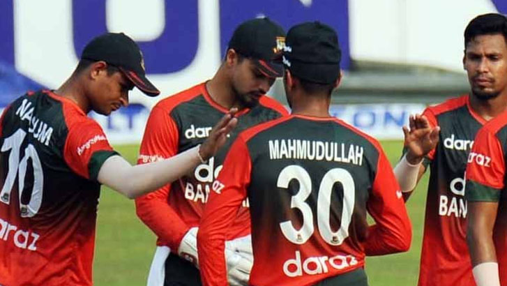 দুই ওভারে নাসুমের দুই শিকার 