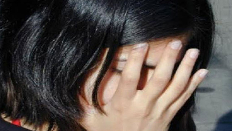 মাকে ধর্ষণ, ছবি তুললেন মেয়ে