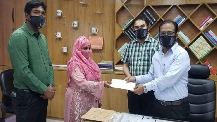 মেহেদী নিয়ে নারীর হাতে ফোসকা, কোম্পানিকে ১ লাখ টাকা জরিমানা