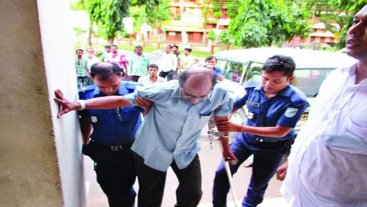 খালাস পেলেন সাংবাদিক প্রবীর সিকদার 
