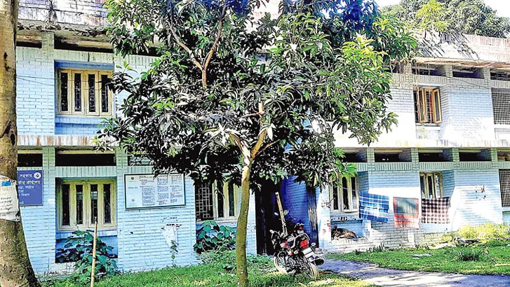 ভাড়া না দিয়ে বছর পার