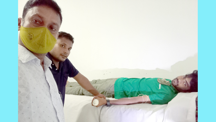 মানুষের জীবন বাঁচাতেও ছুটছে ‘আমরা করব জয়’ এর সদস্যরা