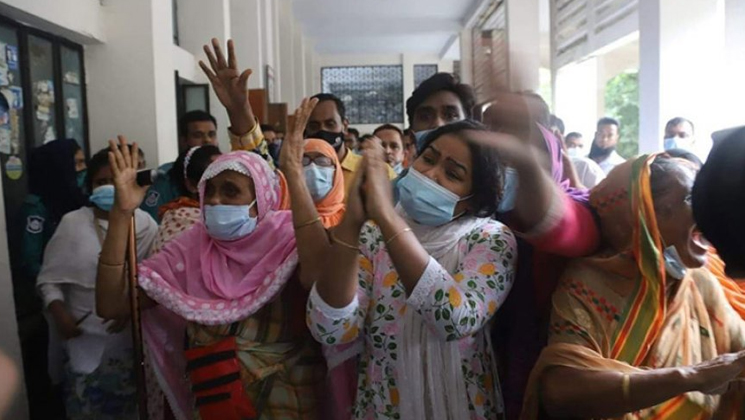 রায় শুনে কান্নায় ভেঙে পড়েন ড্রাইভার মালেকের স্বজনরা