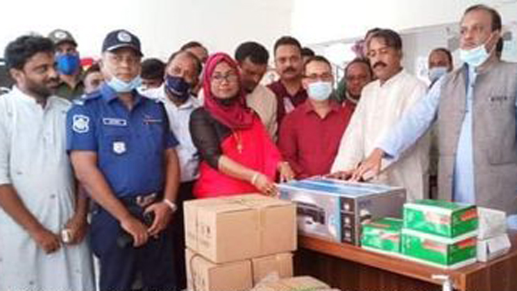 কাজিপুর উপজেলা সদর স্বাস্থ্য কেন্দ্রে মেডিকেল সামগ্রী প্রদান 