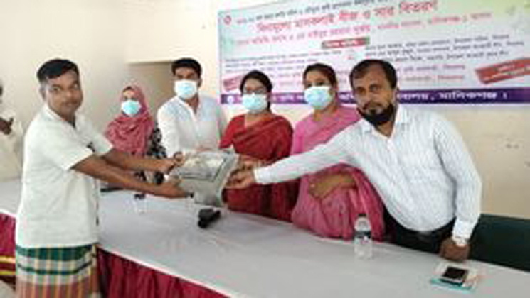 শিবালয়ে বিনামূল্যে মাসকলাই বীজ ও সার বিতরণ
