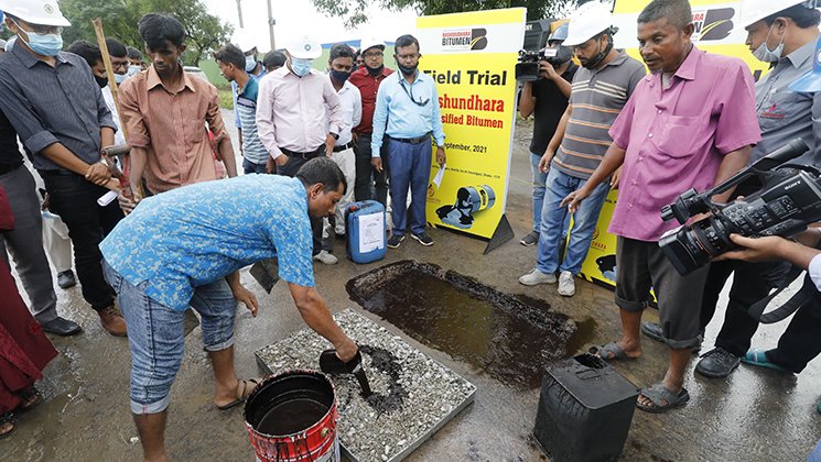 দেশে বসুন্ধরার প্রথম বিটুমিন প্ল্যান্টে এলজিইডি'র প্রকৌশলীদের আনুষ্ঠানিক পরিদর্শন