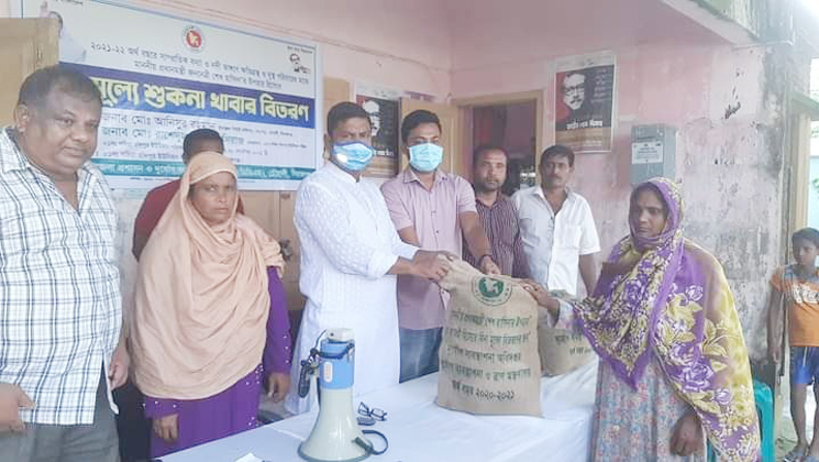 সদিয়া চাঁদপুর ইউনিয়নে জিআর কর্মসূচির শুকনো খাবার বিতরণ