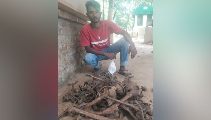 তান্ত্রিকের কথায় কবর থেকে কঙ্কাল চুরি, যা ঘটল