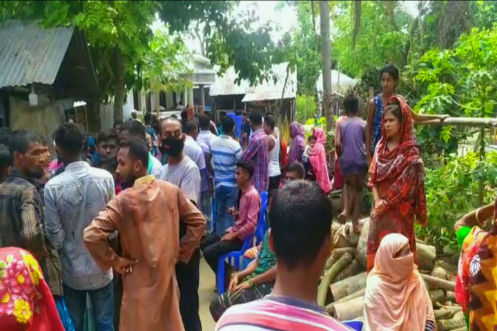 অন্যের স্ত্রীকে নিয়ে পালিয়েছে বিবাহিত ছেলে, অপমানে আত্মহত্যা করলেন যুবকের মা  