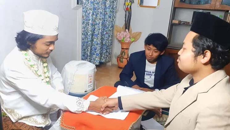 কাবিননামায় স্বাক্ষর করে রাইস কুকারকে বিয়ে, ৪ দিন পর ডিভোর্স