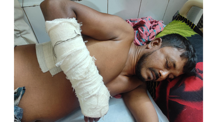 সাতক্ষীরায় ভোটে পরাজিত প্রার্থী ও তার পরিবারের সদস্যদের কুপিয়ে জখম 
