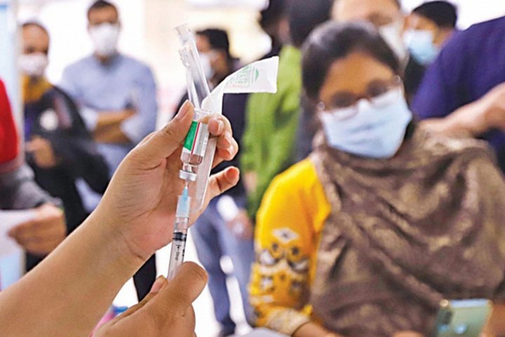 করোনাভাইরাসে দেশে শনাক্ত ও মৃত্যু কমছে