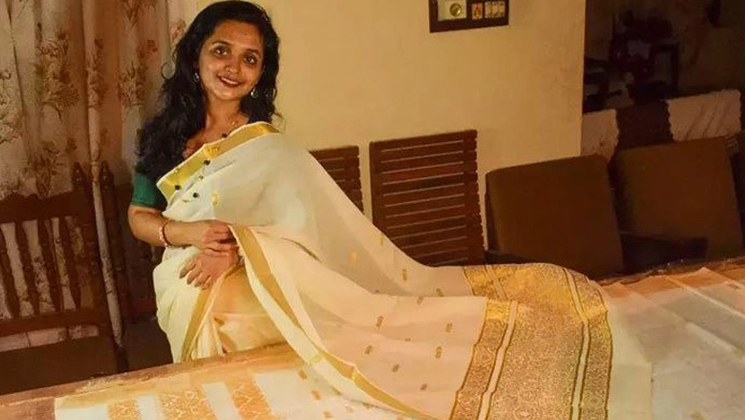 খিদে পেলে খাওয়া যাবে যে শাড়ি