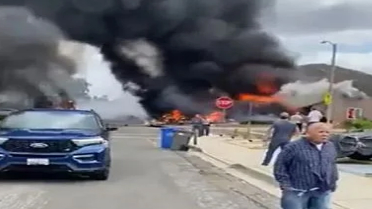 বাড়ির ওপর আছড়ে পড়ল উড়োজাহাজ