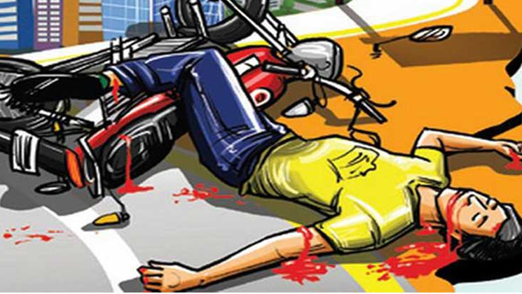 স্বামীর বাইক থেকে পড়ে প্রাণ গেল স্কুলশিক্ষিকার