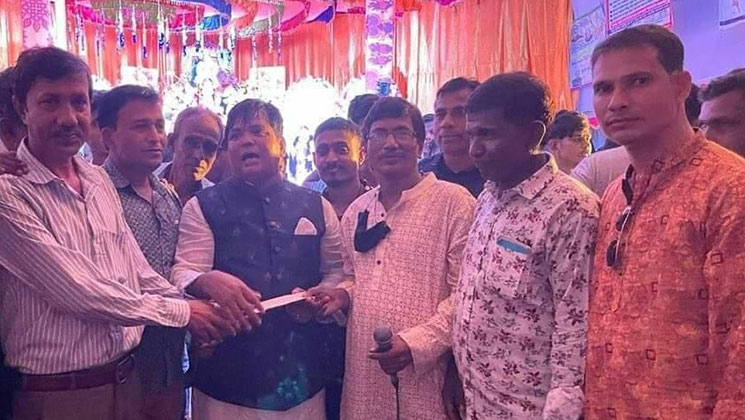 আনোয়ারার বারখাইনে ১৭ টি পূজা মন্ডপ দুই লক্ষ ষাট হাজার টাকাও ২৫০০ হাজার পিচ বস্ত্র বিতরণ