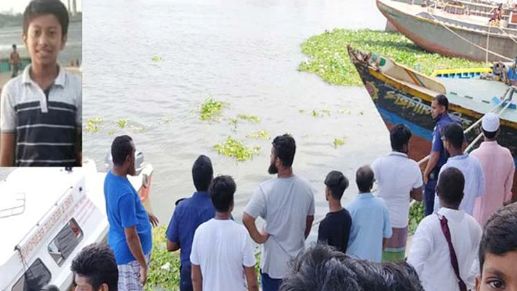 বাল্কহেড থেকে বুড়িগঙ্গায় পড়ে মাদ্রাসাছাত্র নিখোঁজ