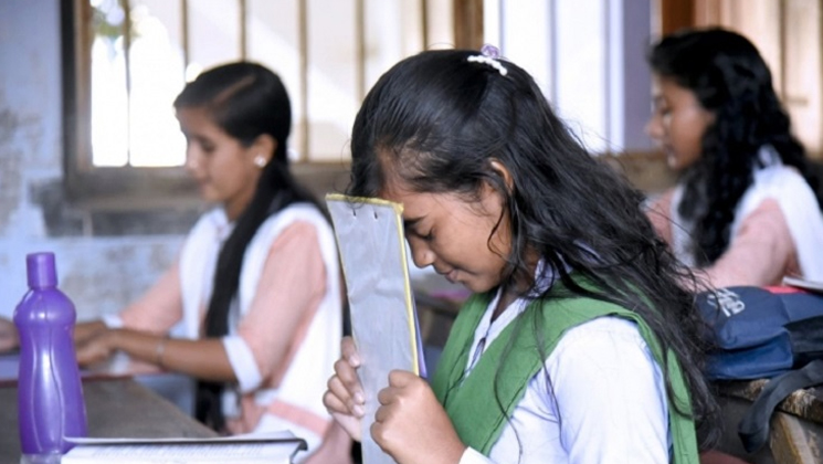 ঘরে ১৫-১৮ বছরের মেয়ে থাকলেই মিলবে সরকারি সহায়তা