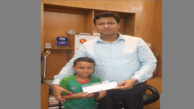 ভাইরাল হওয়া সাদিদের দায়িত্ব নিলেন জেলা প্রশাসক