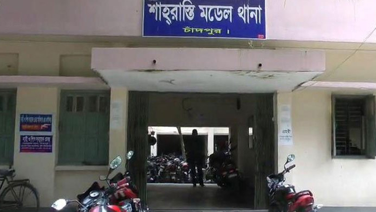 মাকে প্রেমিকের সঙ্গে আপত্তিকর অবস্থায় দেখে ফেলায় মেয়েকে হত্যা