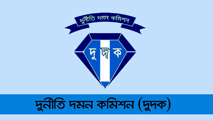 কুষ্টিয়ায় ভূমি অফিসের সার্ভেয়ার মাহফুজুর রহমান ও তাঁর স্ত্রী