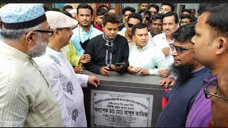 রায়গঞ্জে রাস্তা পাকা ও ব্রীজ নির্মান কাজের ভিত্তি স্থাপন করলেন ডাঃ আব্দুল আজিজ