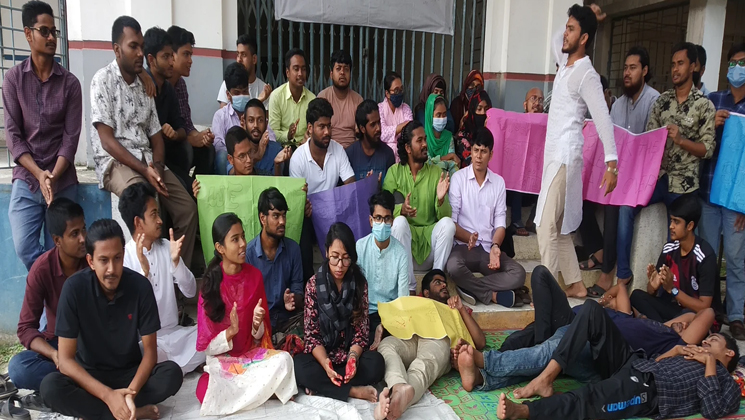শিক্ষক ফারহানার বিষয়ে সিদ্ধান্ত ছাড়াই সিন্ডিকেট বৈঠক শেষ