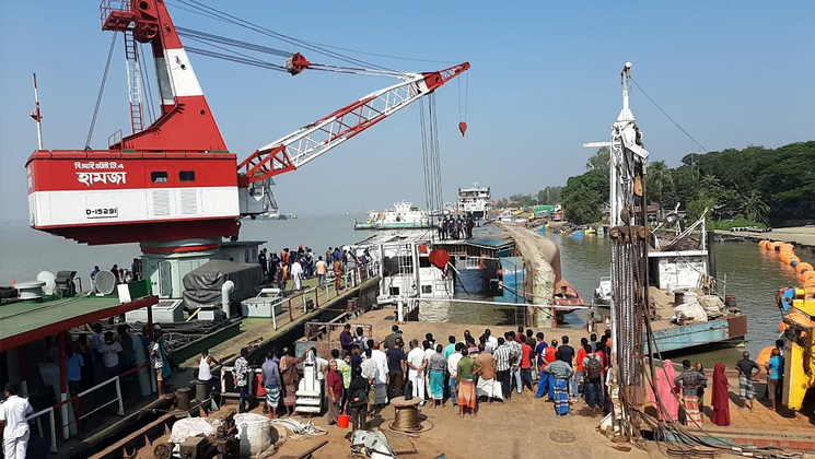 পাটুরিয়ায় ফেরিডুবি: তৃতীয় দিনের উদ্ধার অভিযান শুরু