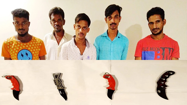 রাজধানীতে ডাকাতির প্রস্তুতিকালে অস্ত্রসহ গ্রেফতার ৫