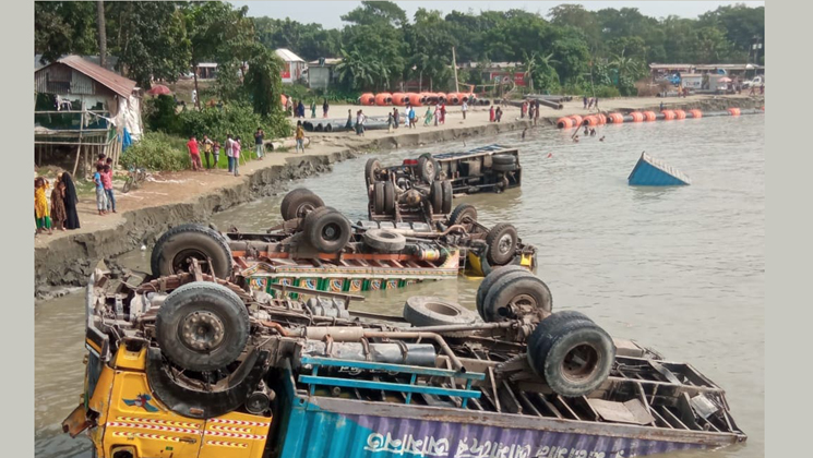 পাটুরিয়া ঘাটে ফেরি উদ্ধারে ‘প্রত্যয়ে’র পরিবর্তে আসছে ‘রুস্তম’ 