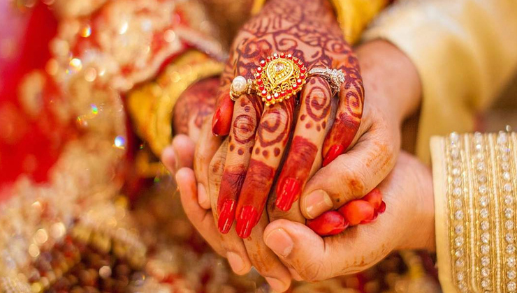 জামাই বাবা হতে পারবেন কিনা পরীক্ষা করলেন শ্বশুর