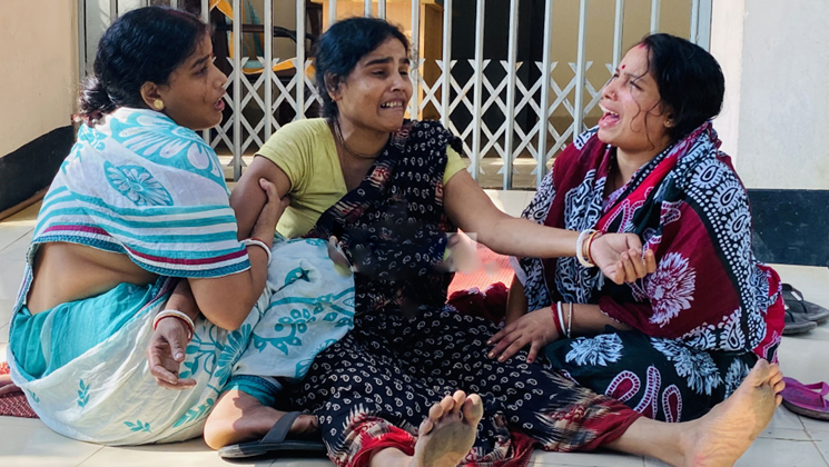 হাতকড়া পরা মৃতদেহ উদ্ধার, পুলিশি নির্যাতনের অভিযোগ