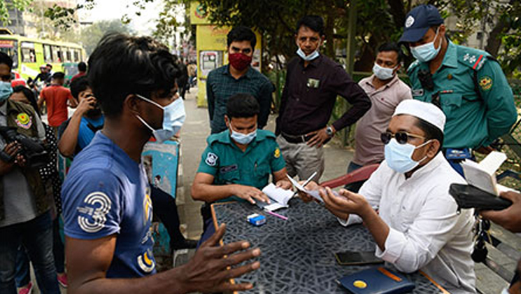 ভাড়া ৯ টাকা বেশি নেয়ায় জরিমানা ২০০০